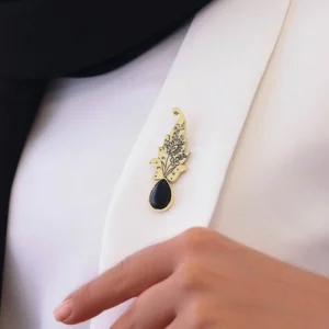 سنجاق سینه سرو